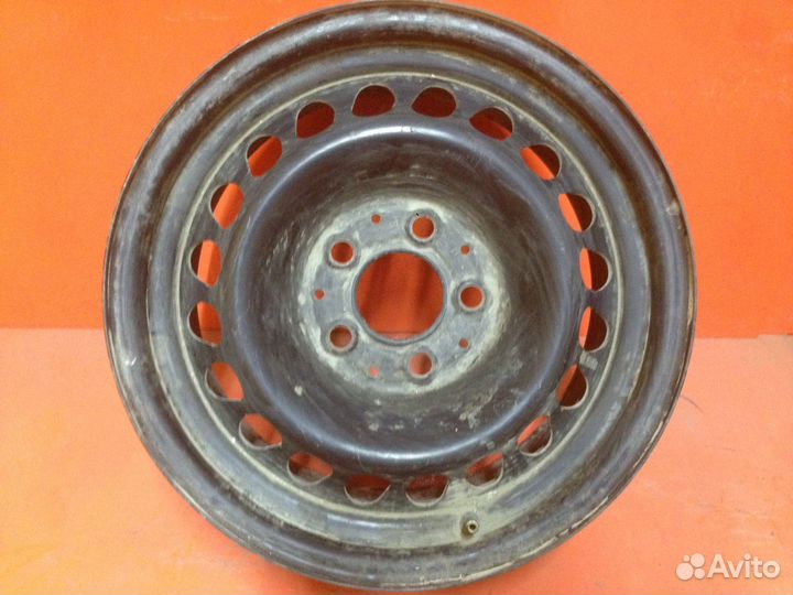 Есть трещина. 1 шт. Диски - R15 (5х114,3)