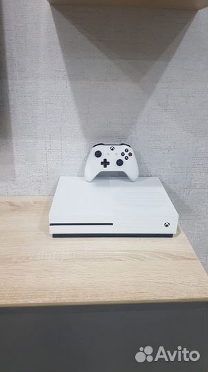 Xbox one s. 460 плюс игр по подписке