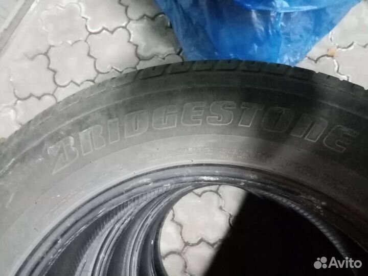 Bridgestone Dueler H/T 687 225/65 R17