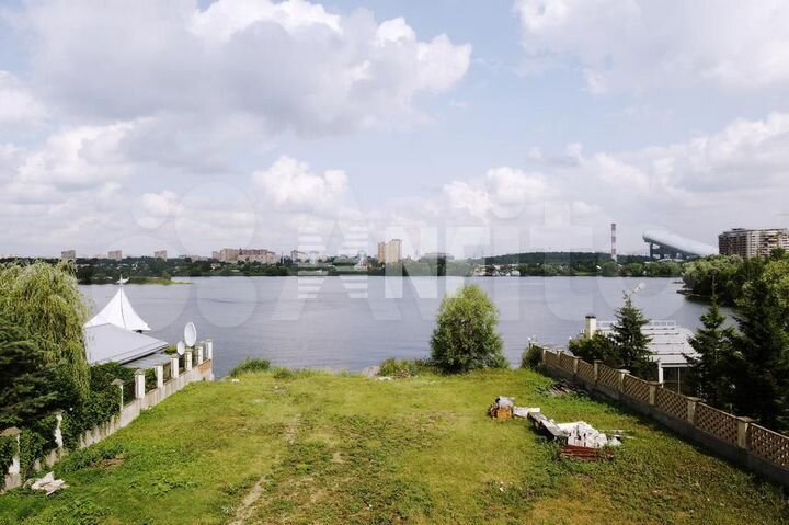 Дом 1000 м² на участке 30 сот.