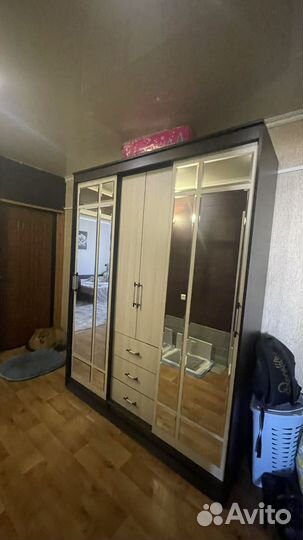 Шкаф