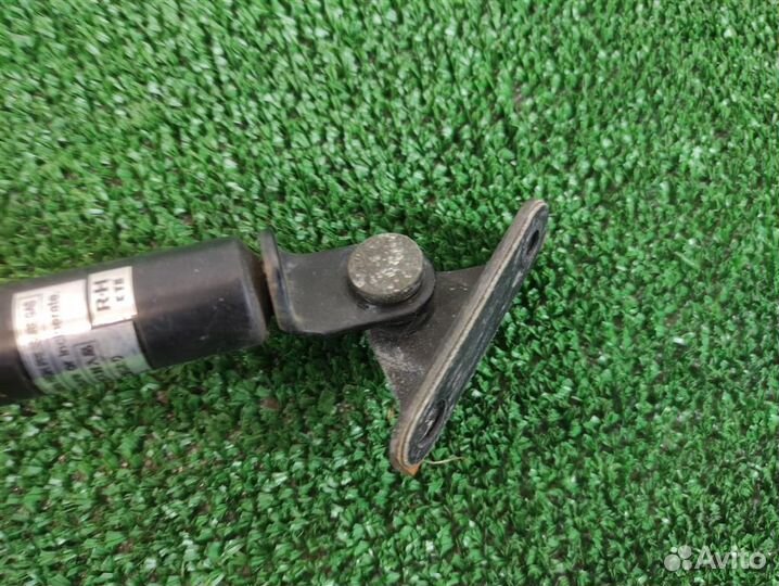 Амортизатор багажника правый Lexus RX300 (MCU15)