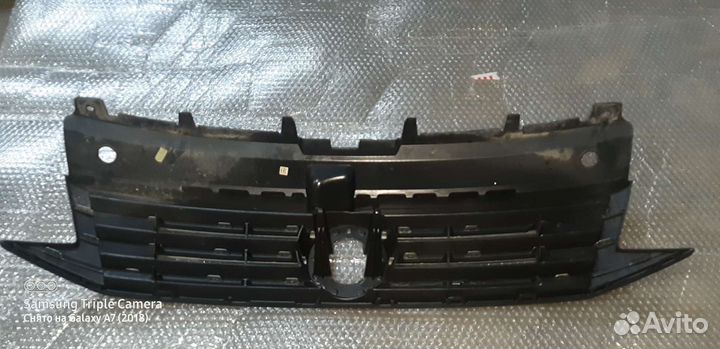 Решетка радиатора поло седан