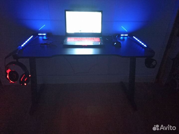 Компьютерные столы игровые светящиеся новые достав
