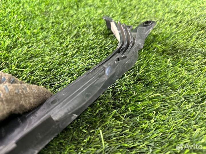 Кронштейн салонного фильтра передний левый Bmw X5