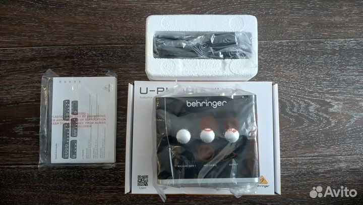 Аудиоинтерфейс Behringer UM2 (новая)