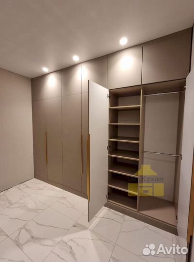 Шкаф двухстворчатый