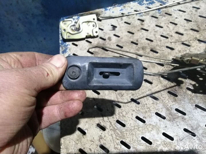 Замок левой сдвижной двери Toyota Hiace Regius