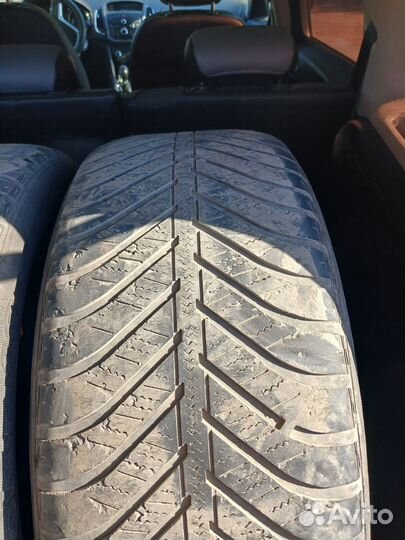 Goodyear Vector 4Seasons 225/50 R17