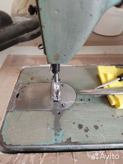 Профессиональная швейная машинка