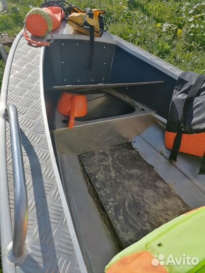 Лодка с мотором