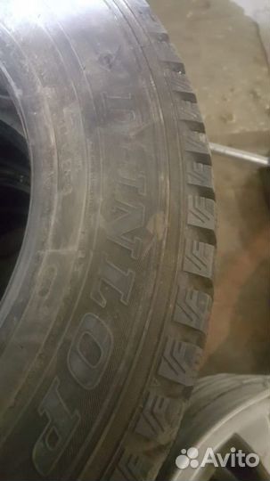 Dunlop SP Winter Ice 01 215/65 R16