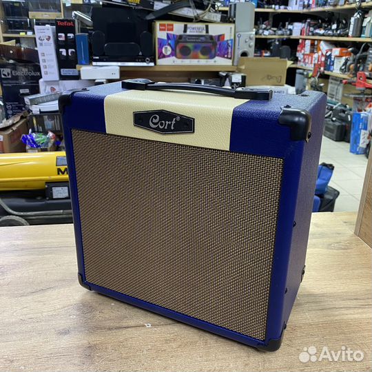 Гитарный комбоусилитель Cort CM15R-EU-BK