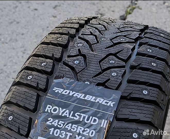 Royal Black Royal Stud II 245/45 R20 103T