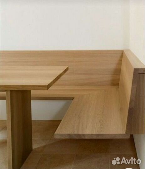 Кухонный уголок со столом