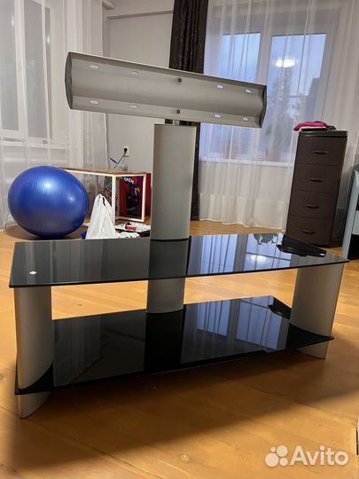 Столик стеклянный под телевизор