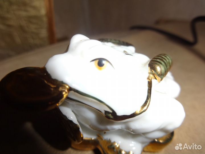 Статуэтка лягушка