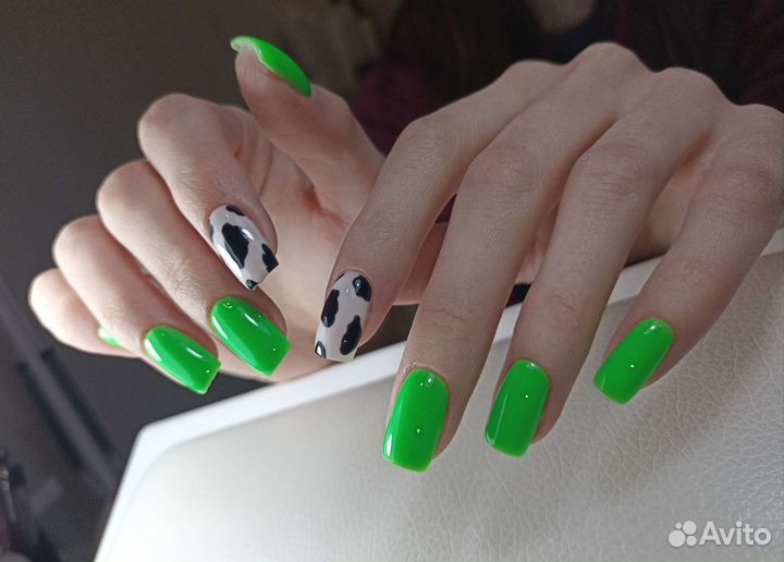 Маникюр в салоне