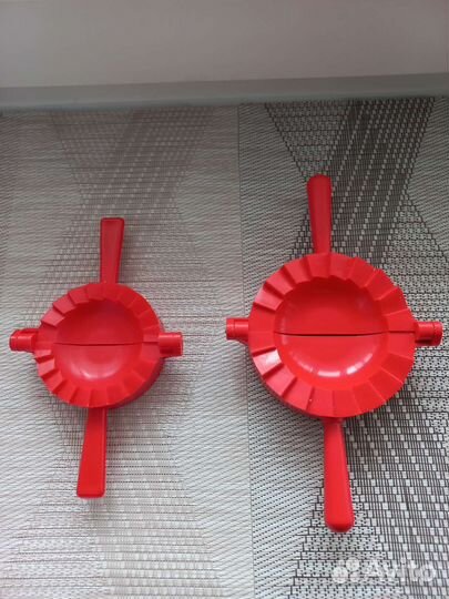 Приспособление для лепки пельменей и вареников