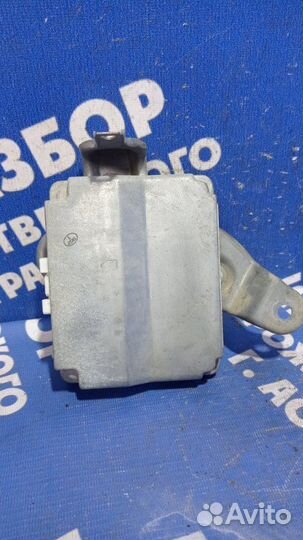 Блок управления ремней безопасности Lexus Gs350