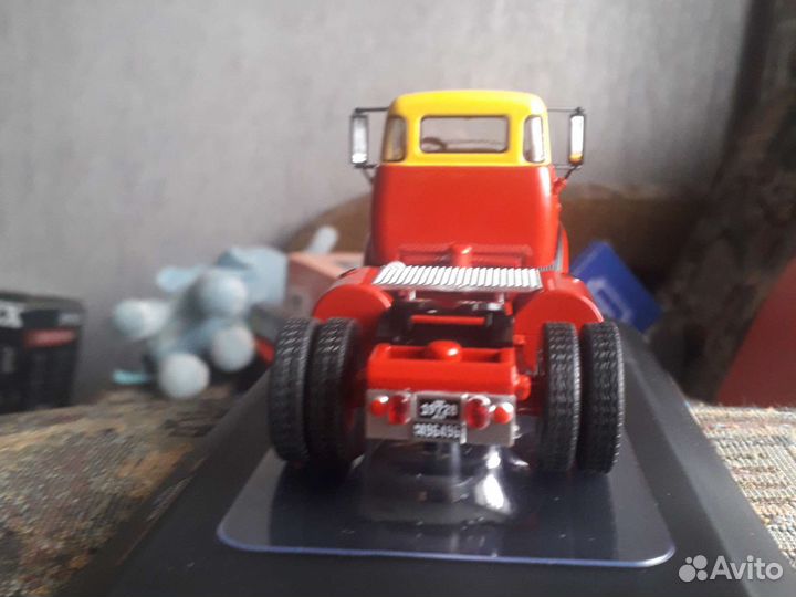 Кзлекционная иодель1/43 GMC 950 GDE