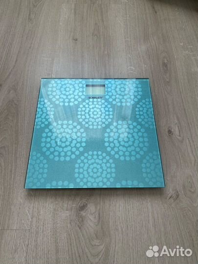 Весы напольные электронные Scarlett