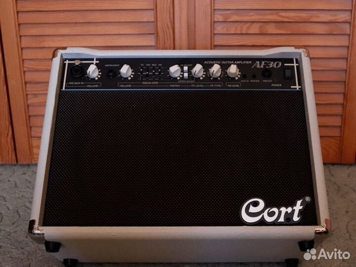 Комбоусилитель для акустической гитары Cort AF30