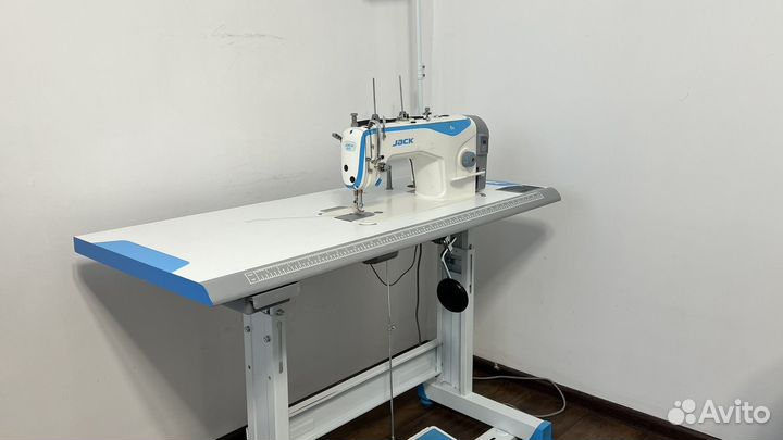 Промышленная швейная машина jack f4 со столом