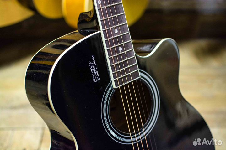 Акустическая гитара