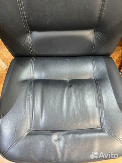 Офисное кожаное кресло бу