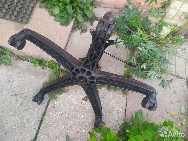 Крестовина, механизм качания компьютерного кресла