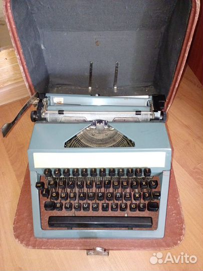 Печатная пишущая машинка