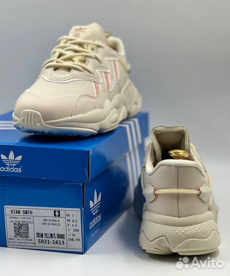 Кроссовки женские Adidas Ozweego