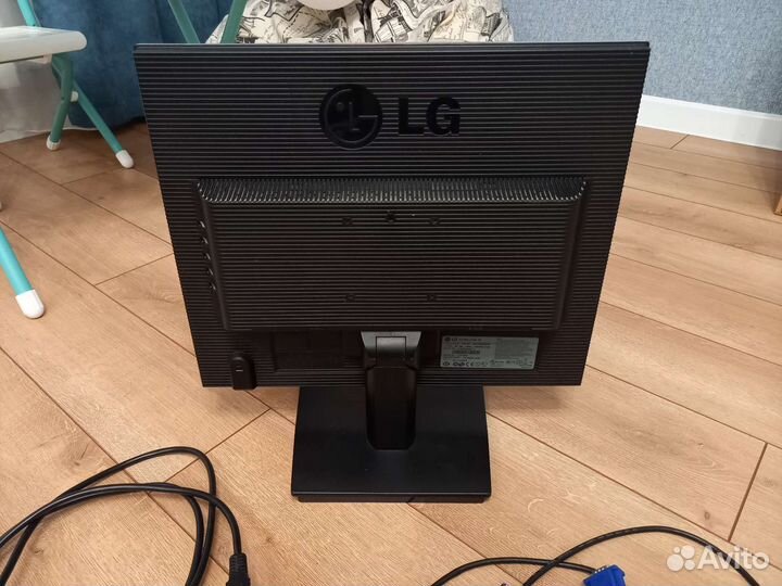 Монитор LG 19 Flatron L1919S