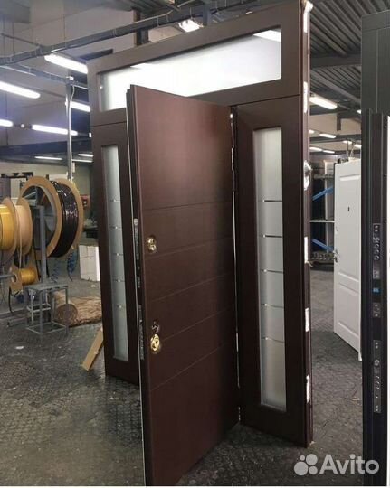 Дверь входная парадная в дом