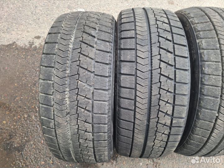 Bridgestone Blizzak VRX 215/45 R17