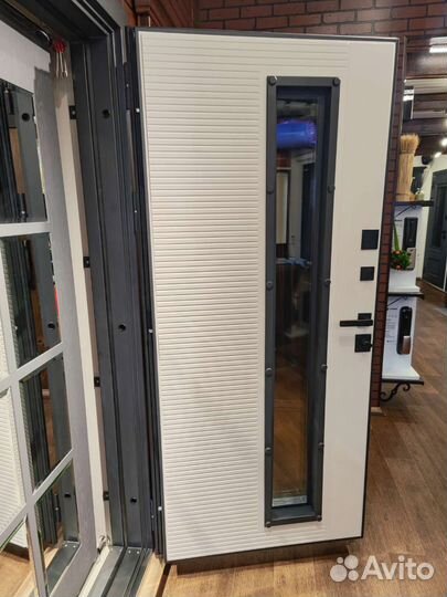 Дверь входная с терморазрывом и стеклом