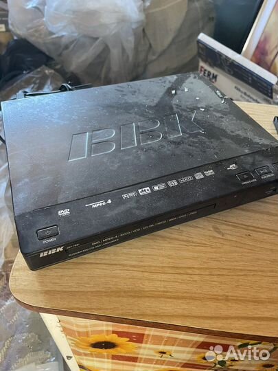 Видеомагнитофон и кассеты