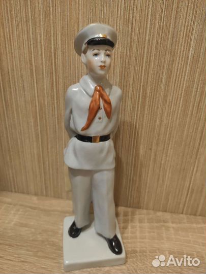 Статуэтка Мальчик с собакой