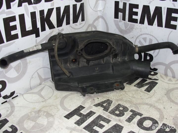 Резонатор воздушного фильтра Audi A6 C4 1994-1997