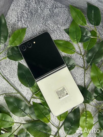 Samsung Galaxy Z Flip5, 8/256 ГБ