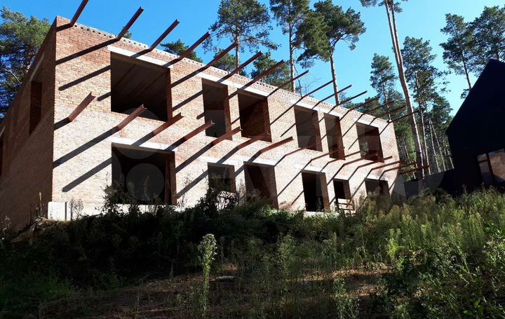 Коттедж 600 м² на участке 10 сот.