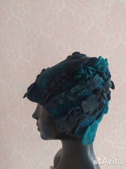 Шапочка ручной работы из шерсти