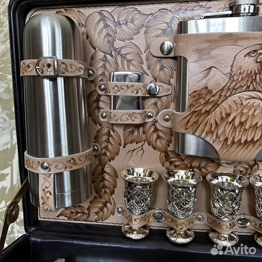 Подарочный набор чемодан для пикника ручной работы