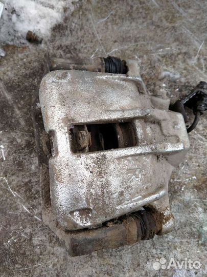 Суппорт передний правый Фольксваген Пассат б 3