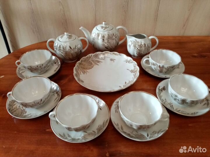 Чайные фарфоровые сервизы, чайные пары, блюдца