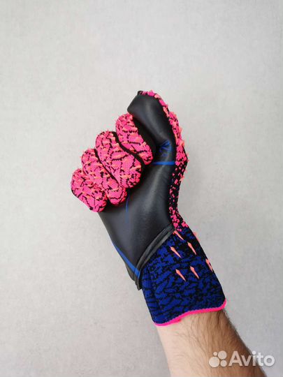 Новые вратарские перчатки футбольные