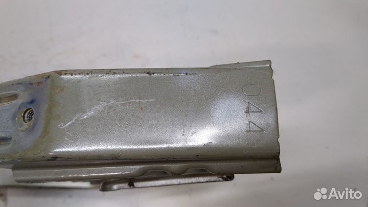 Петля крышки багажника левая Toyota Camry V40