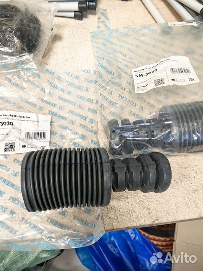 Пыльники стоек амортизатора, mitsu Pajero Pinin