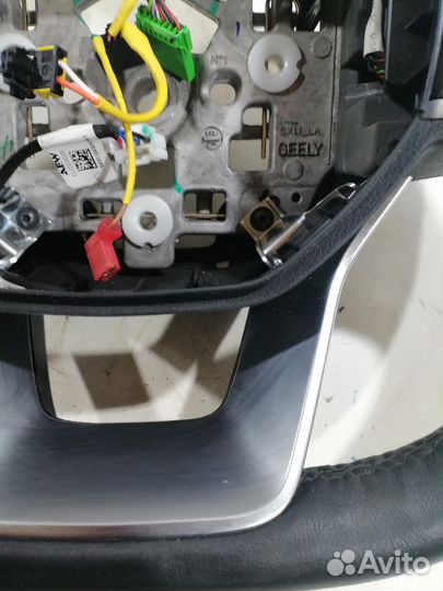 Рулевое колесо (руль) с многофунциональными кнопка